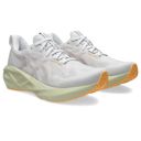 Asics Men's Novablast 5 Wide White/Fawn | รองเท้าวิ่งชายพื้นนุ่มเด้ง หน้ากว้างพิเศษ 2