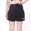 Training Lab Women’s 2 in 1 Fly Shorts | กางเกงวิ่งที่เบา คล่องตัว และมั่นใจ 8