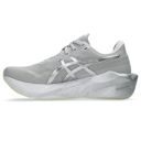 Asics Women's Novablast 6 Platinum Platinum/Glow Green รองเท้าวิ่งสายเด้งนุ่มสำหรับผู้หญิง 4