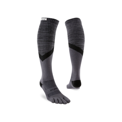 Injinji Trail Midweight Over the Calf Granite ถุงเท้าแยกนิ้ว (สูงถึงใต้เข่า)
