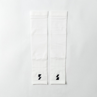 Motive Arm Sleeves - AeroSkin Collection - Pure White | ปลอกแขนรัดกล้ามเนื้อ