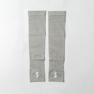 Motive Arm Sleeves - AeroSkin Collection - Urban Grey | ปลอกแขนรัดกล้ามเนื้อ