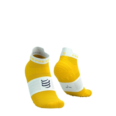 Compressport Pro Racing Socks V4.0 Run Low - Lemon/White ถุงเท้าวิ่งข้อสั้น