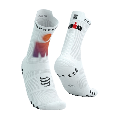 Compressport Pro Racing Socks V4.0 Run High 360 Print - Ironman 2025 - L1 White/Sunset (ถุงเท้าวิ่งข้อสูง Ironman Edition)