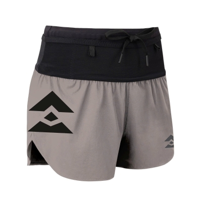 T8 Women's Sherpa Shorts Fineprint กางเกงวิ่งขาสั้นผู้หญิง