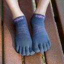 Injinji Women's Run Lightweight No-Show 2025 Charcoal ถุงเท้าวิ่งแบบแยกนิ้วสำหรับผู้หญิง 3