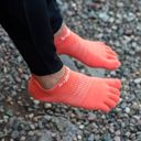 Injinji Women's Run Lightweight No-Show 2025 Grapefruit ถุงเท้าวิ่งแบบแยกนิ้วสำหรับผู้หญิง 3