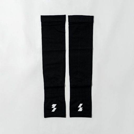 Motive Arm Sleeves - AeroSkin Collection - Jet Black | ปลอกแขนรัดกล้ามเนื้อ