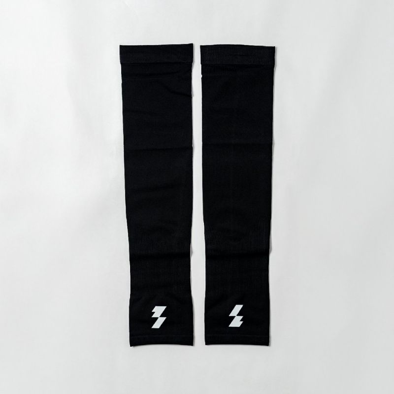 Motive Arm Sleeves - AeroSkin Collection - Jet Black | ปลอกแขนรัดกล้ามเนื้อ