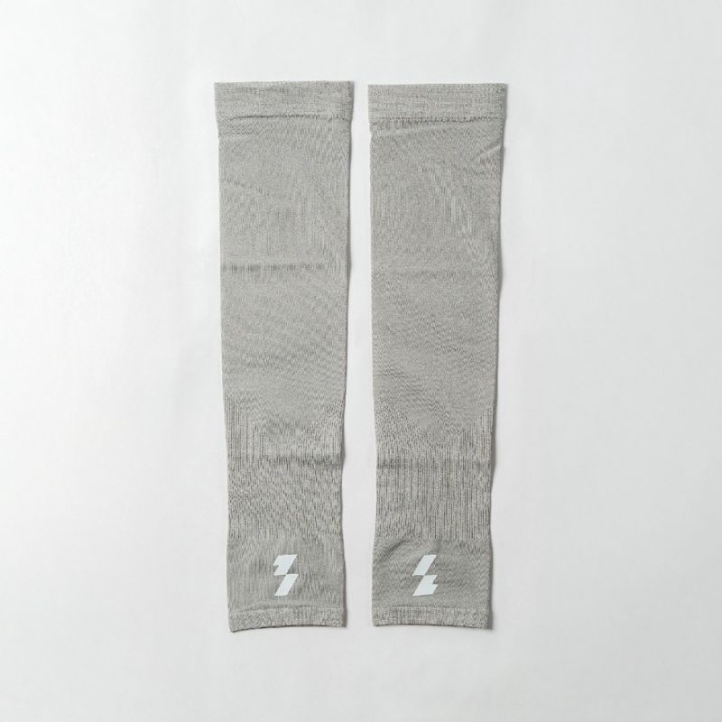 Motive Arm Sleeves - AeroSkin Collection - Urban Grey | ปลอกแขนรัดกล้ามเนื้อ