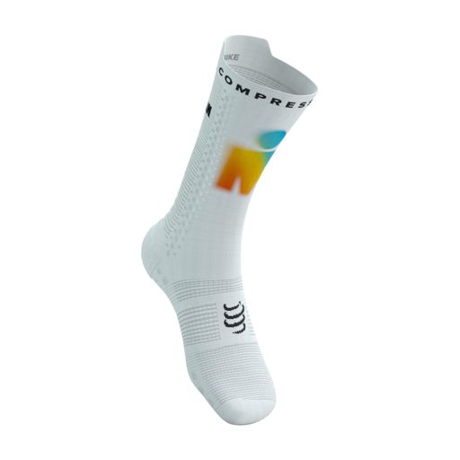 Compressport Pro Racing Socks V4.0 Bike 360 Print - Ironman 2025 - L1 White/Sunrise (ถุงเท้าปั่นจักรยาน Ironman Edition)