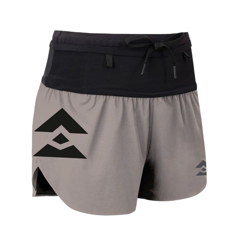 T8 Women's Sherpa Shorts Fineprint กางเกงวิ่งขาสั้นผู้หญิง